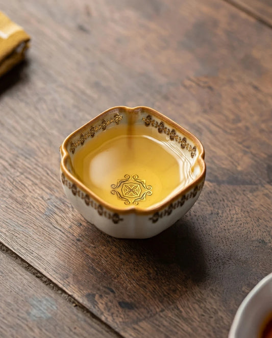 Dunhuang Ru Kiln Square Master Cup: Overhead view of the golden interior pattern